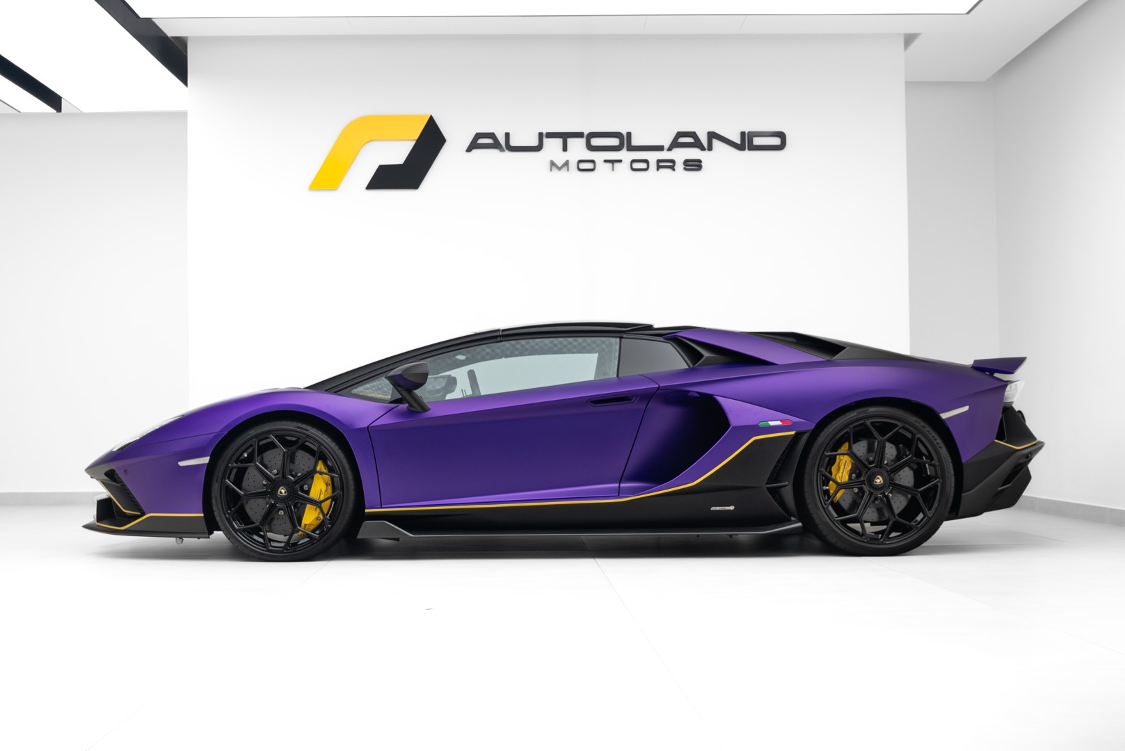 2022 LAMBORGHINI AVENTADOR ULTIMAE 01 OF 250. FULL CARBON